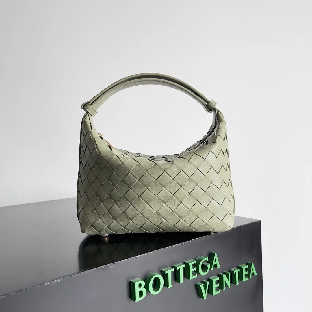 BOTTEGA VENETA Bucket Bags Nappa Lambskin (Green) 22X13X9 F80202608080236