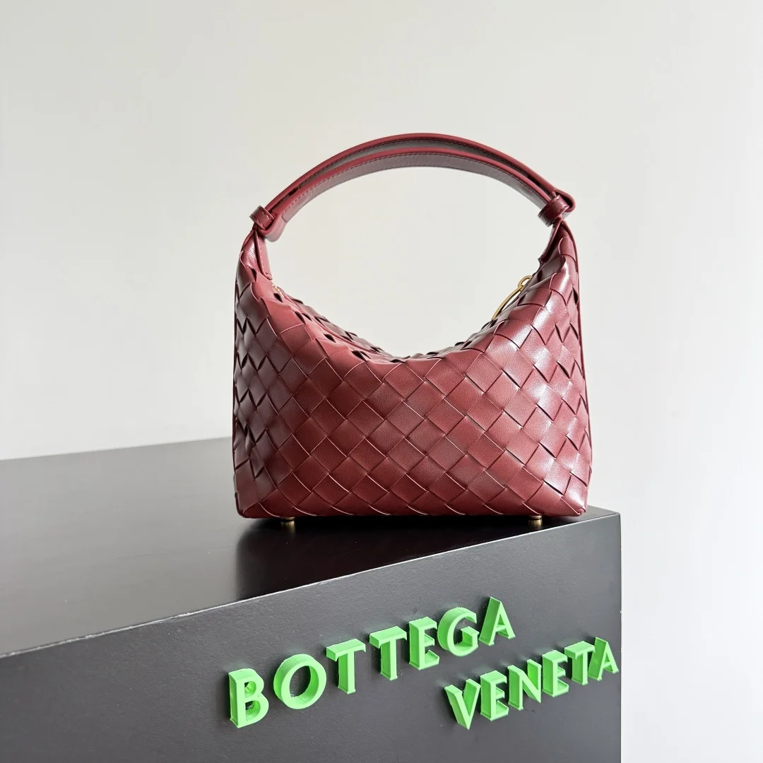BOTTEGA VENETA Bucket Bags Nappa Lambskin (Red-Gold) 22X13X9CM F80202608080226