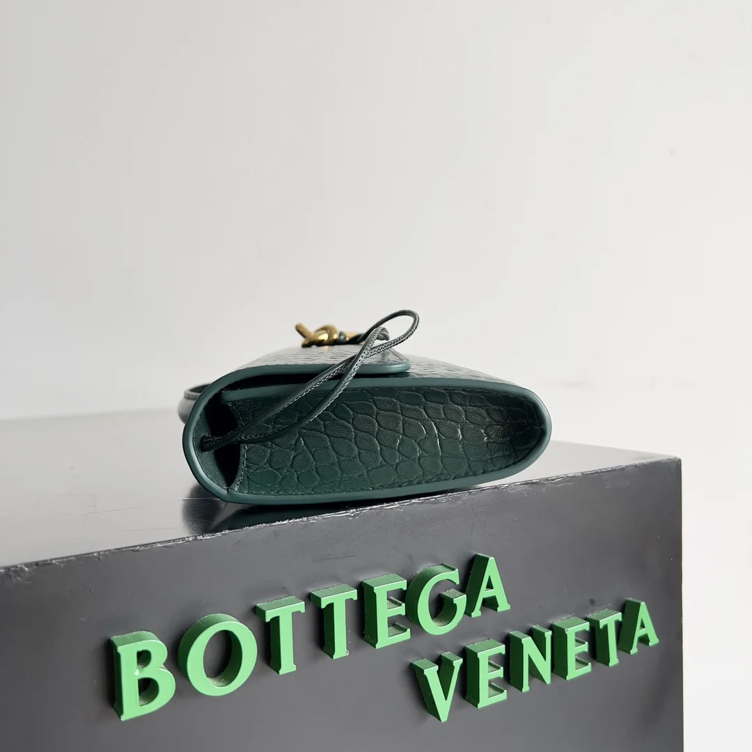 BOTTEGA VENETA Clutches Bags Crocodile Leather (Green-Gold) 31X13X3CM G10202608080773 - Image 4