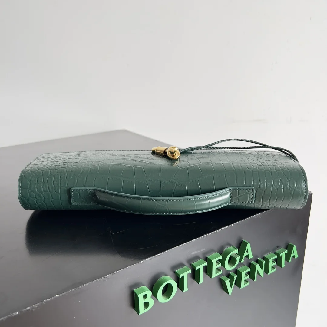 BOTTEGA VENETA Clutches Bags Crocodile Leather (Green-Gold) 31X13X3CM G10202608080773 - Image 5