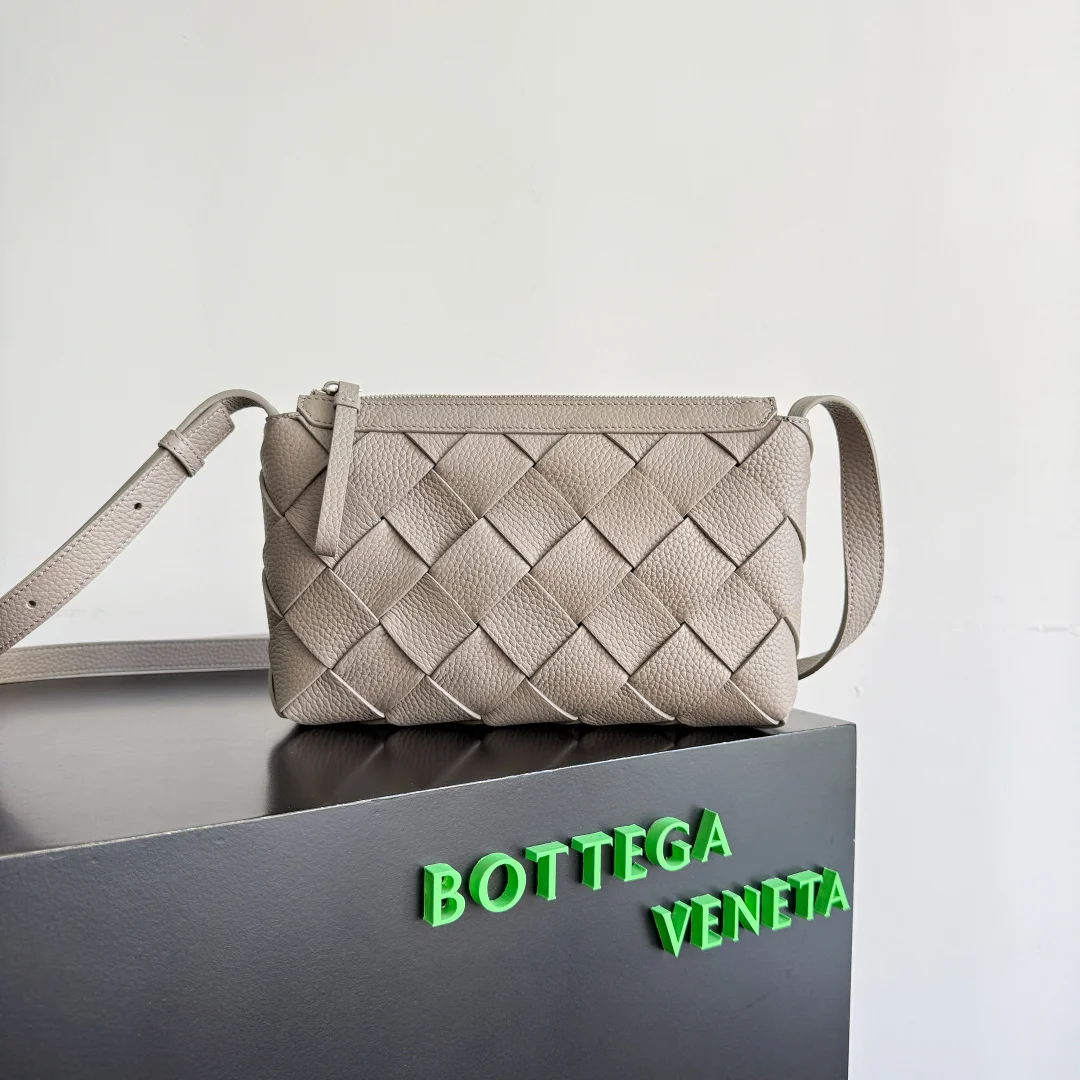 BOTTEGA VENETA Crossbody Bags Calf Leather (Grey) 25X15X5CM H80202608080076