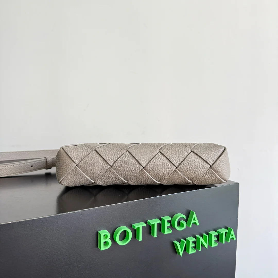 BOTTEGA VENETA Crossbody Bags Calf Leather (Grey) 25X15X5CM H80202608080076 - Image 3