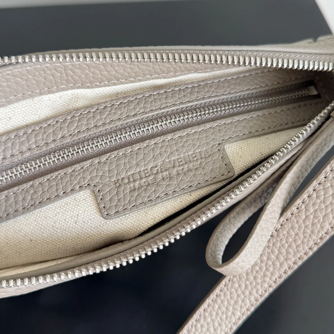 BOTTEGA VENETA Crossbody Bags Calf Leather (Grey) 25X15X5CM H80202608080076 - Image 7