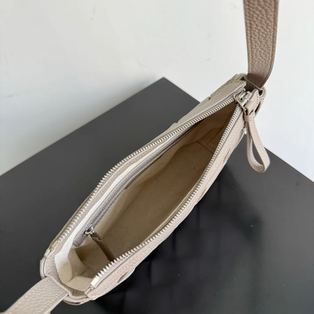 BOTTEGA VENETA Crossbody Bags Calf Leather (Grey) 25X15X5CM H80202608080076 - Image 9
