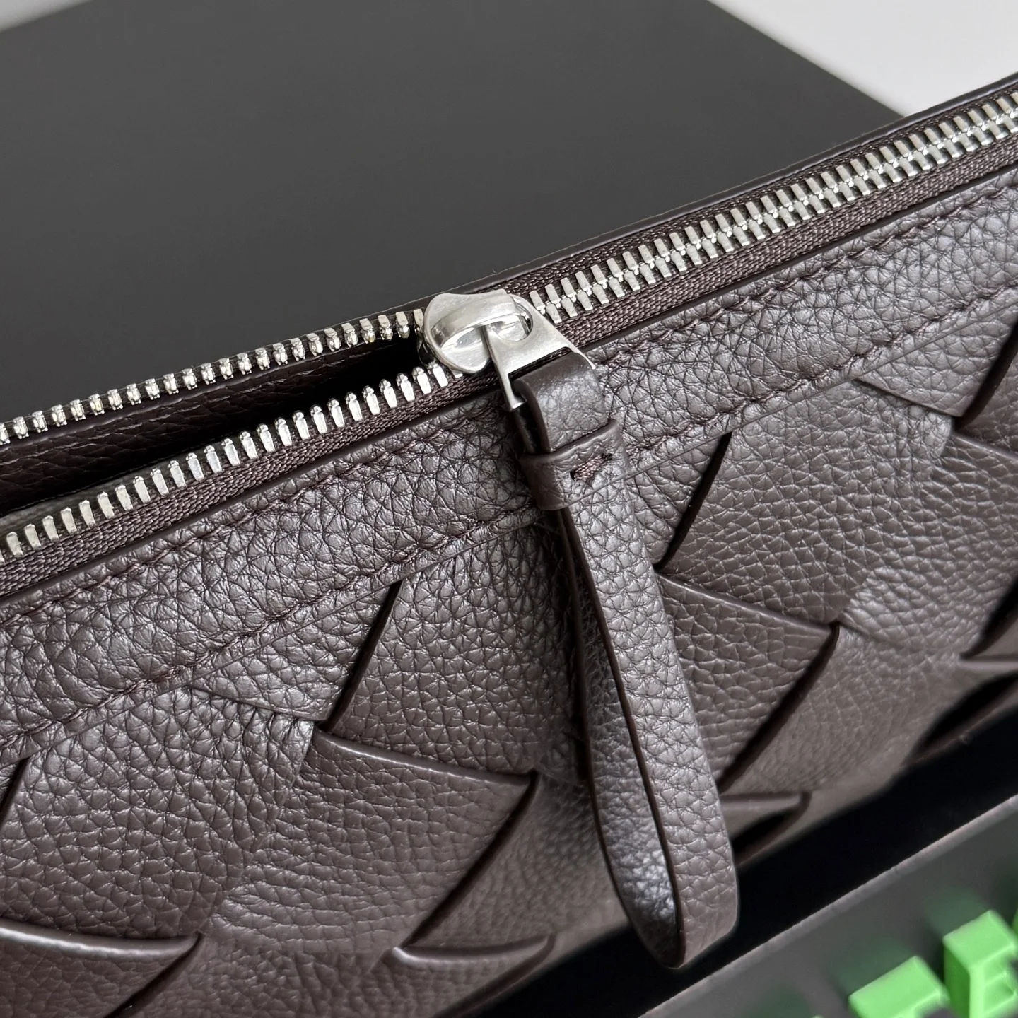 BOTTEGA VENETA Crossbody Bags Calfskin Leather (Brown) 25X15X5CM H40202608080075 - Image 4