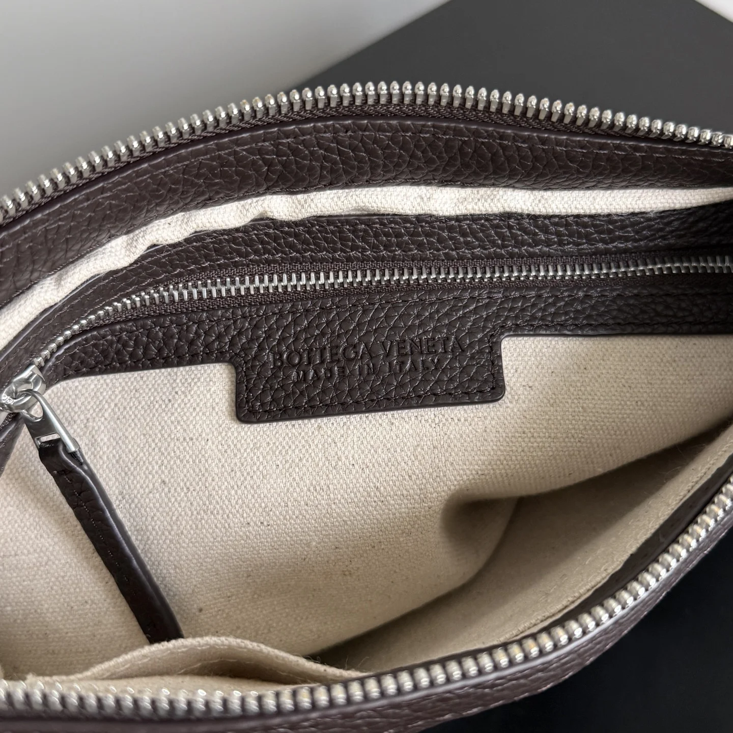 BOTTEGA VENETA Crossbody Bags Calfskin Leather (Brown) 25X15X5CM H40202608080075 - Image 8