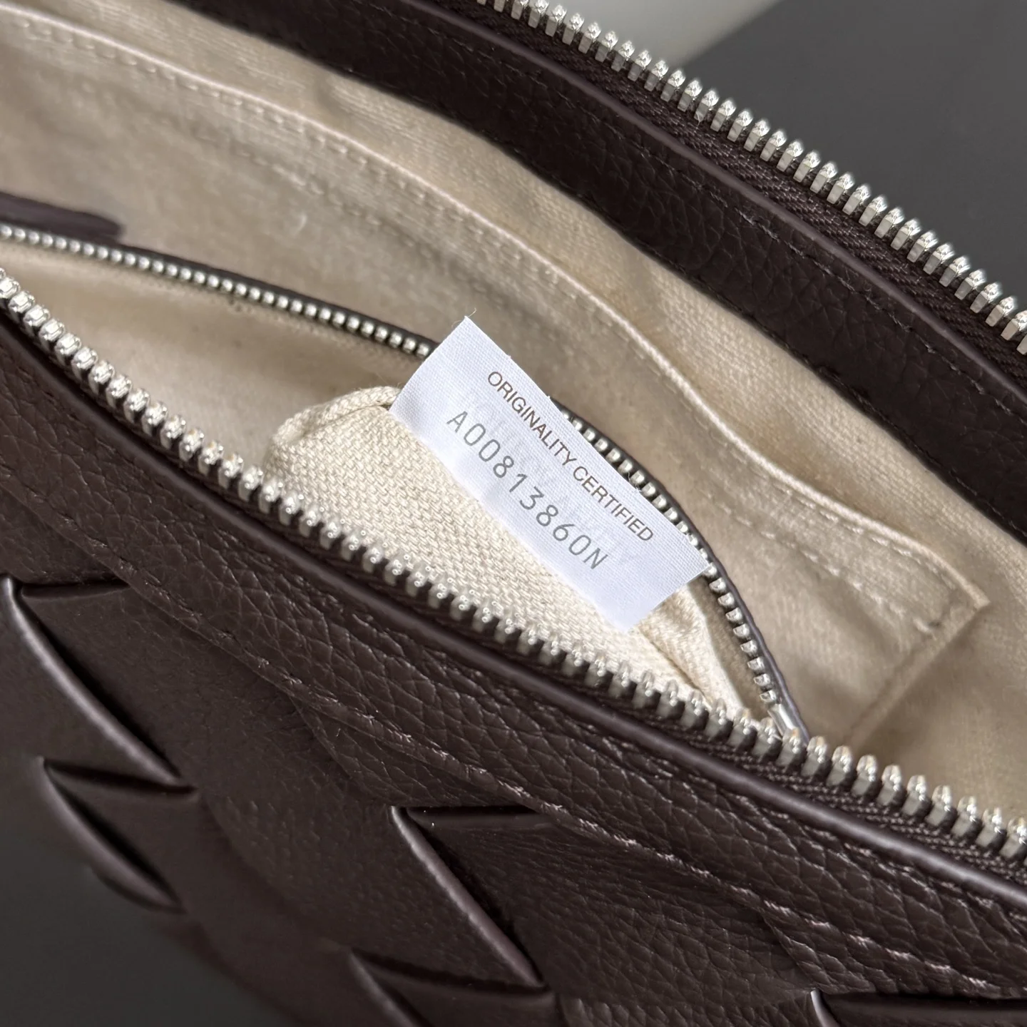 BOTTEGA VENETA Crossbody Bags Calfskin Leather (Brown) 25X15X5CM H40202608080075 - Image 9