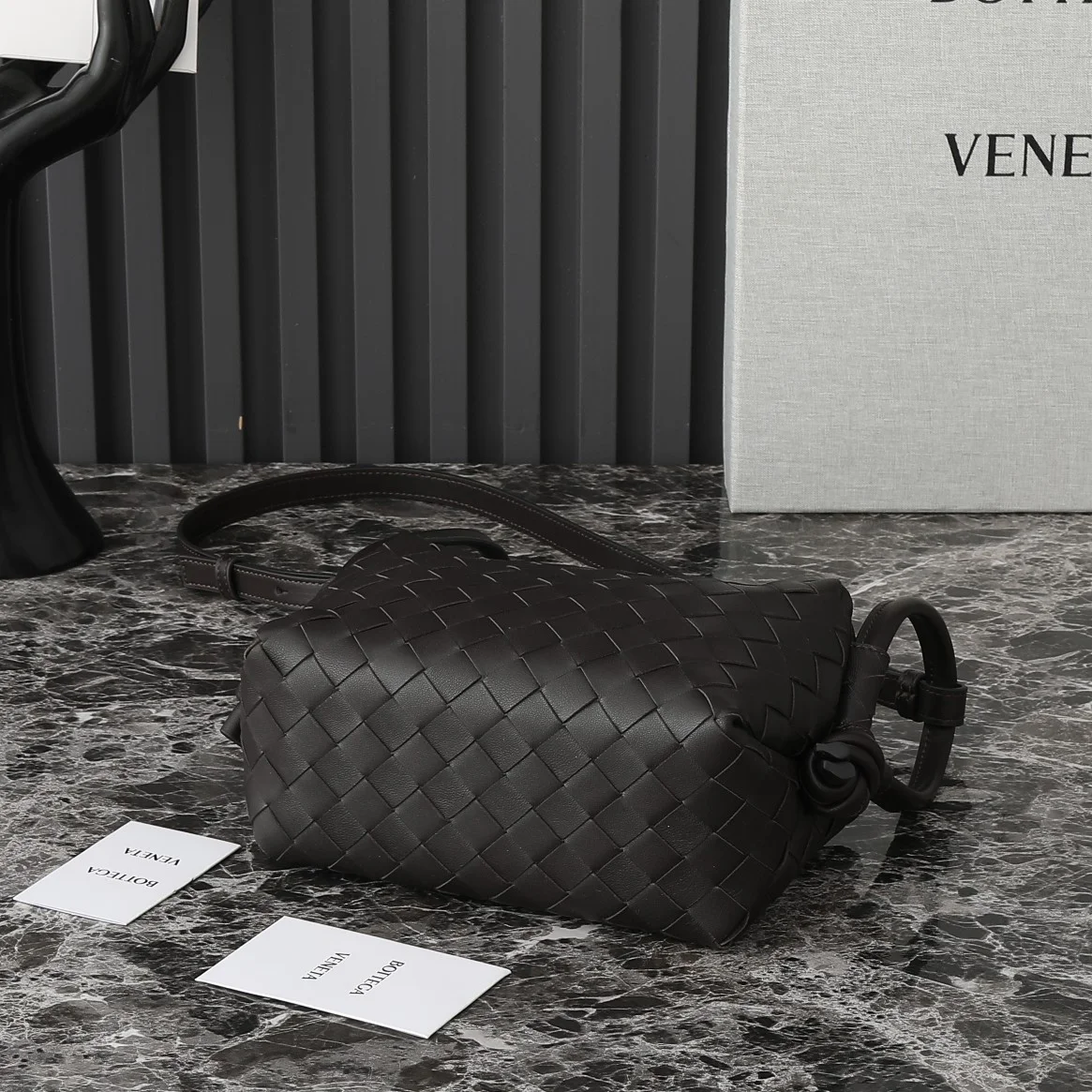 BOTTEGA VENETA Crossbody Bags Soft Lambskin (Brown) 19X12X9CM F80202608080191 - Image 3