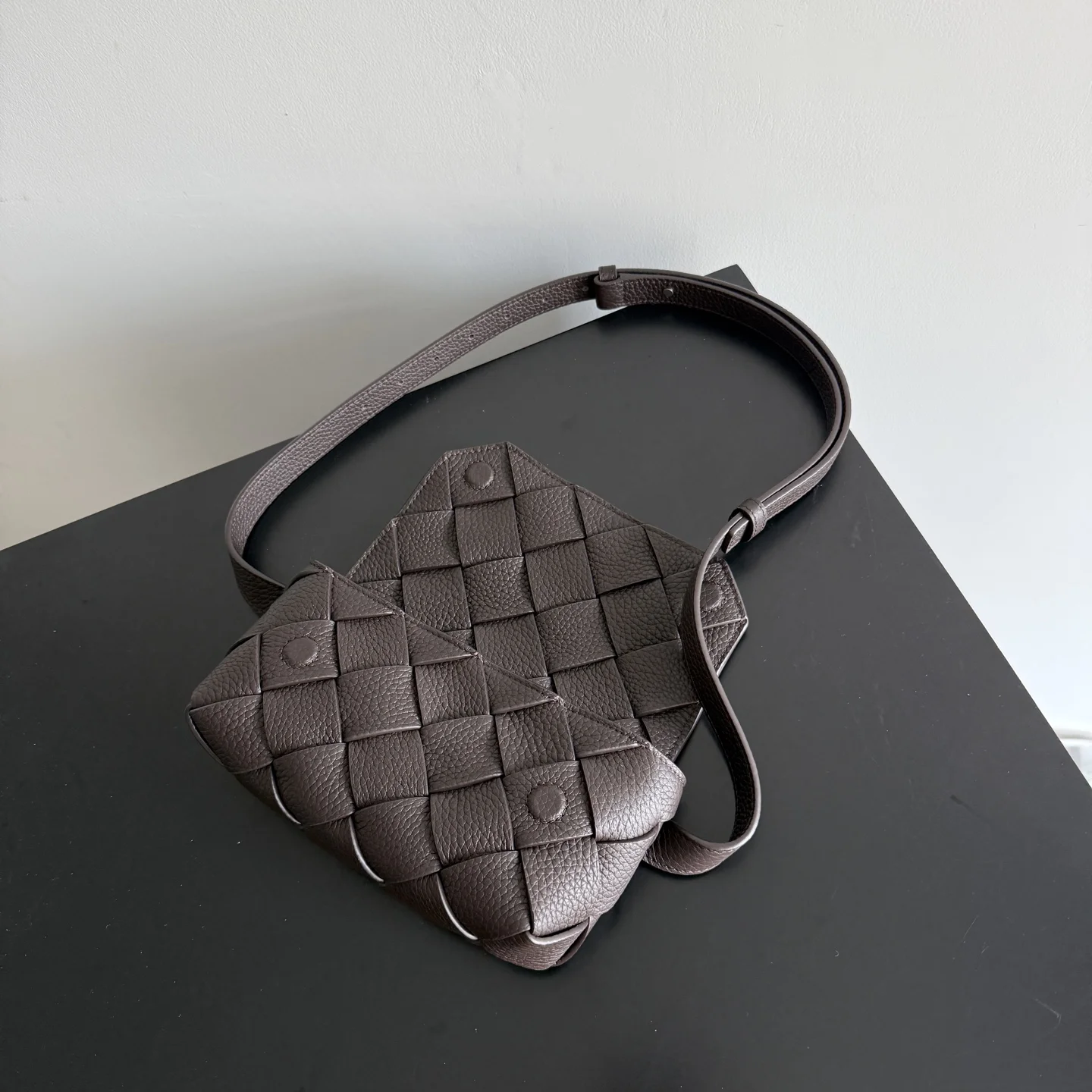 BOTTEGA VENETA Crossbody Bags Taurillon Leather (Brown) 19X10X5CM F80202608080197 - Image 6