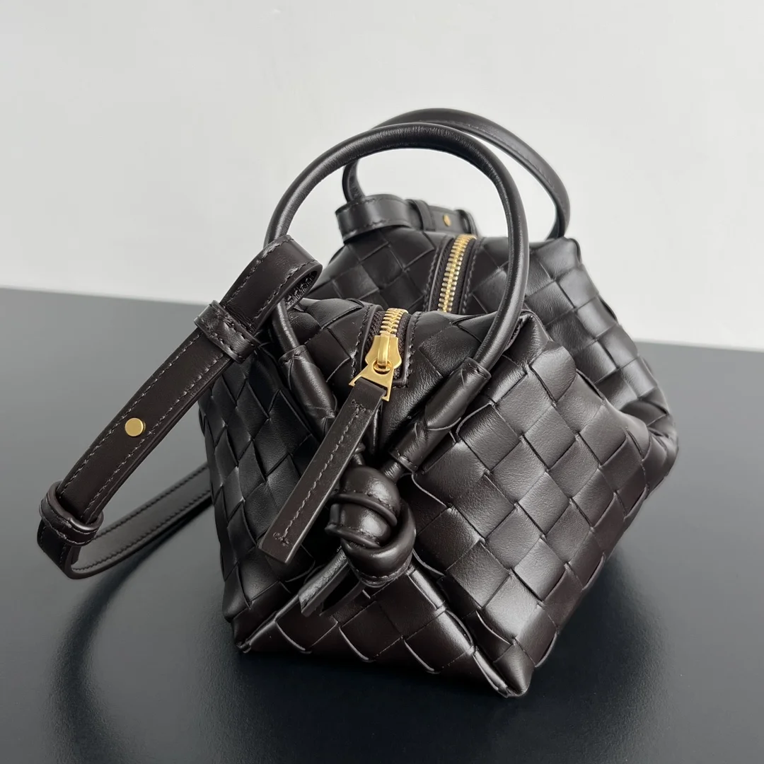 BOTTEGA VENETA Shoulder Bags (Brown) 19X12X9CM F80202608080154 - Image 2