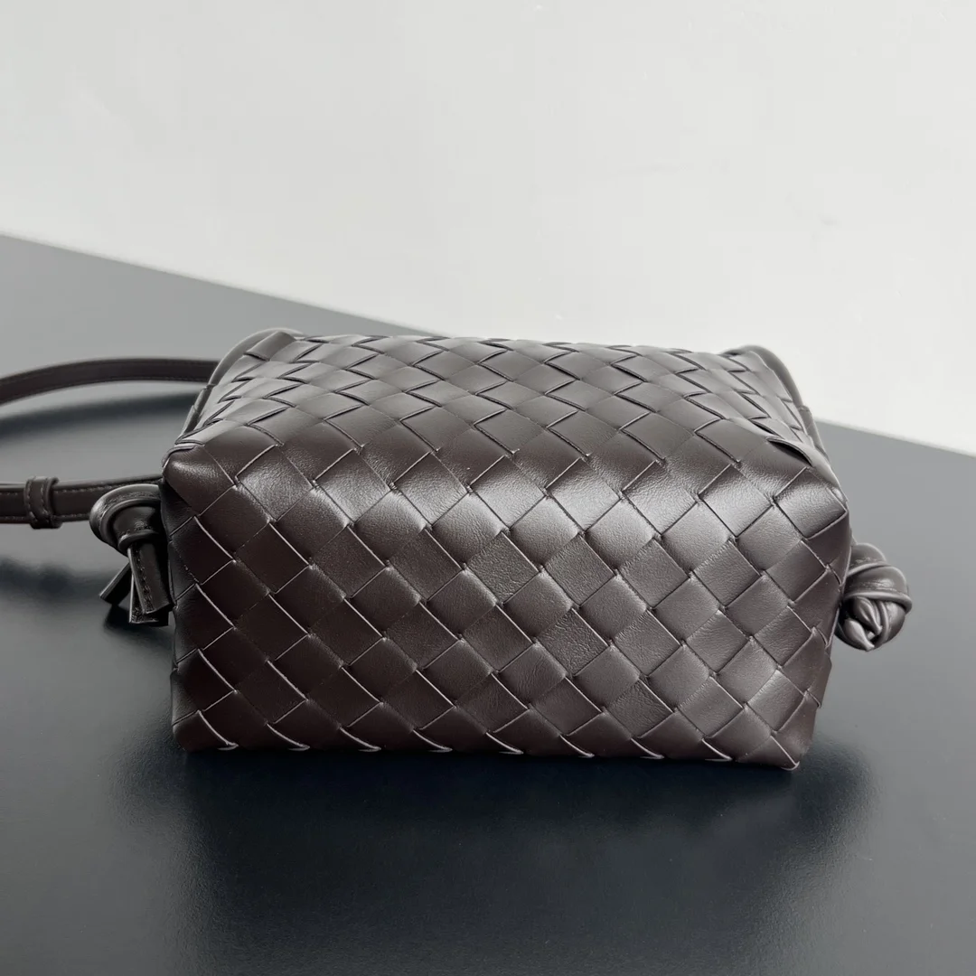 BOTTEGA VENETA Shoulder Bags (Brown) 19X12X9CM F80202608080154 - Image 3