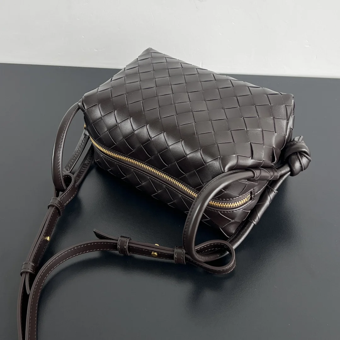 BOTTEGA VENETA Shoulder Bags (Brown) 19X12X9CM F80202608080154 - Image 5
