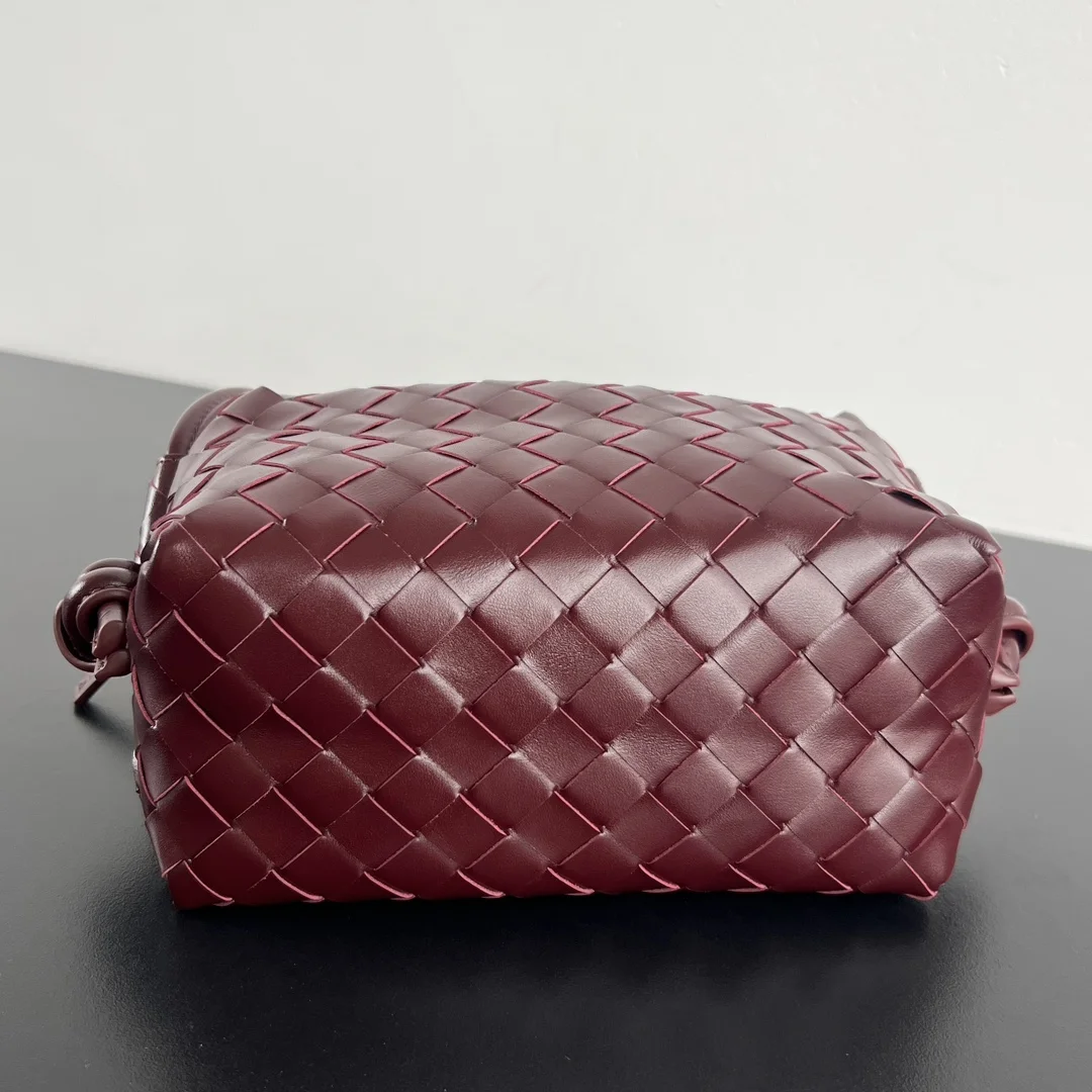 BOTTEGA VENETA Shoulder Bags (Burgundy-Gold) 19X12X9CM F80202608080163 - Image 3