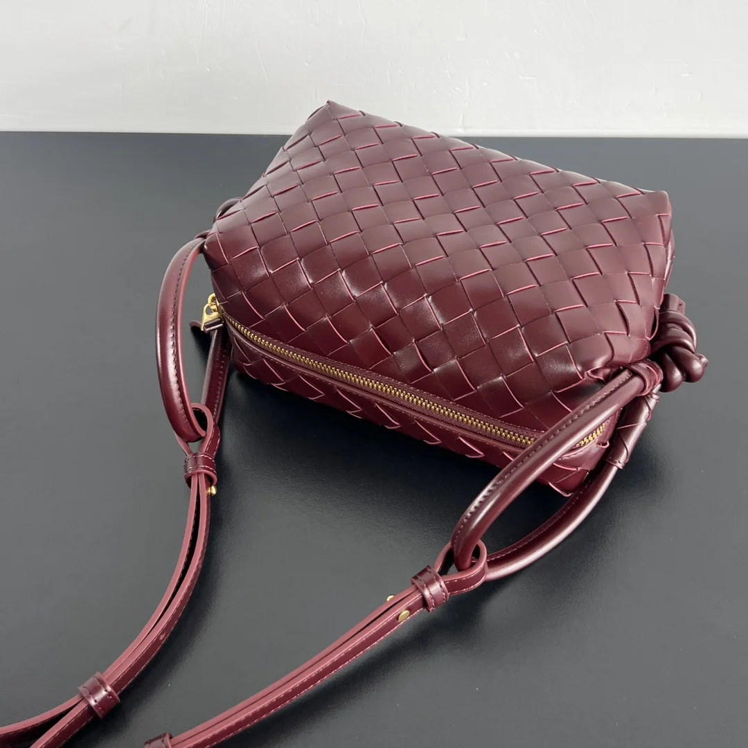 BOTTEGA VENETA Shoulder Bags (Burgundy-Gold) 19X12X9CM F80202608080163 - Image 4