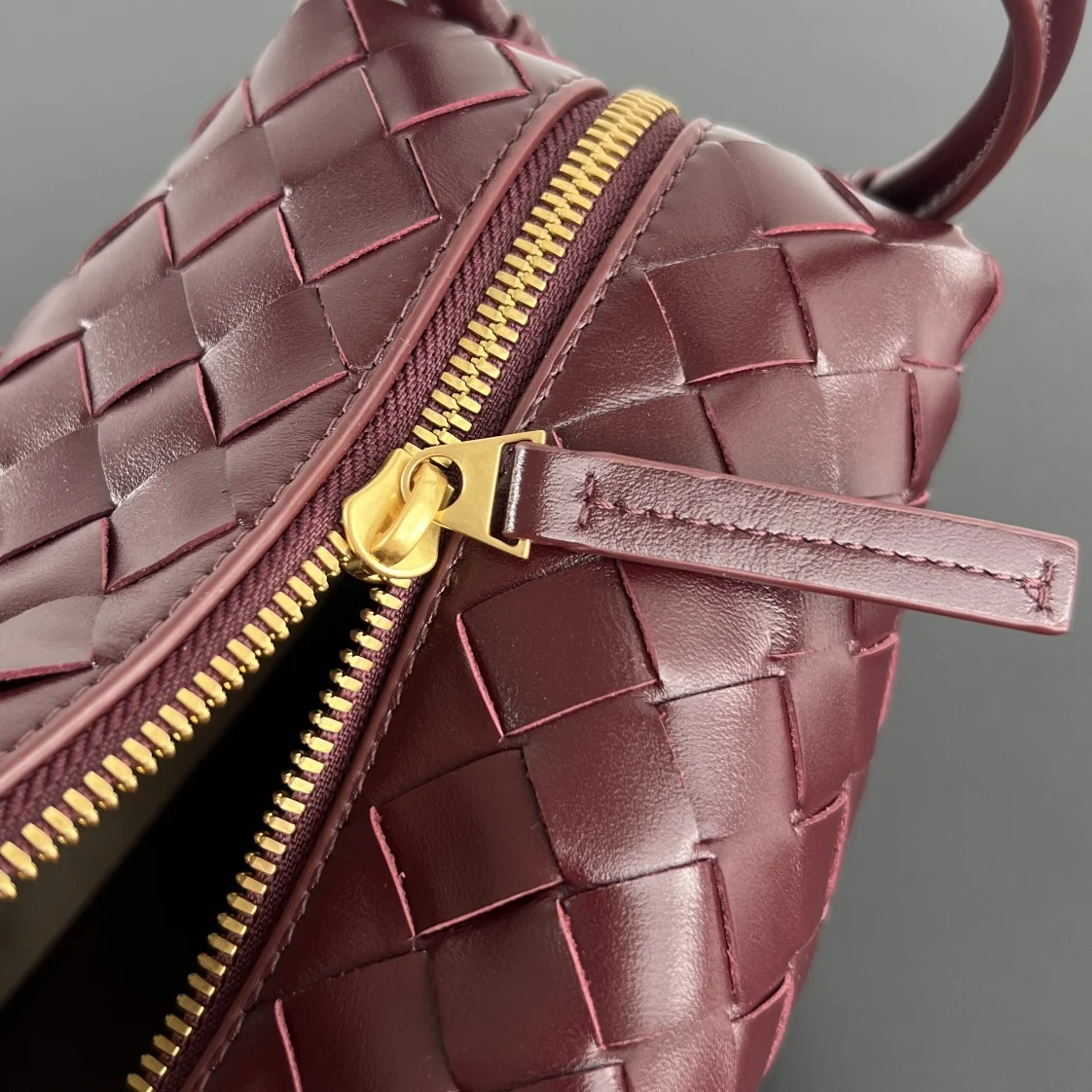 BOTTEGA VENETA Shoulder Bags (Burgundy-Gold) 19X12X9CM F80202608080163 - Image 6