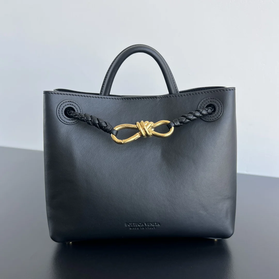 BOTTEGA VENETA Shoulder Bags Calf Leather (Black-Gold) 25X22X10 A080202608080854