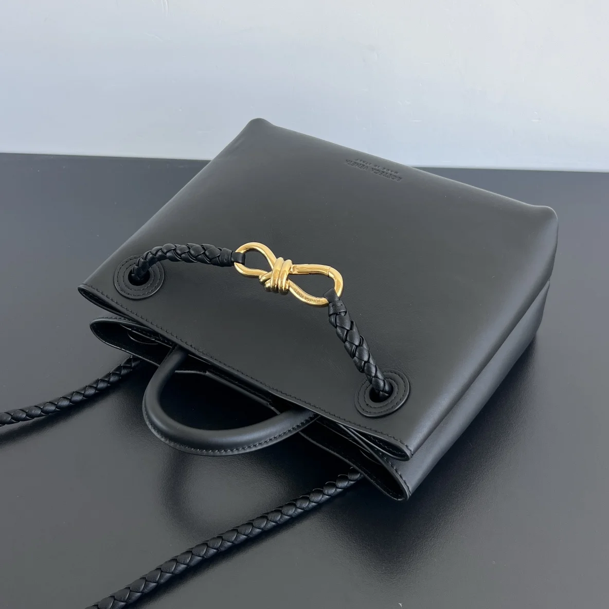 BOTTEGA VENETA Shoulder Bags Calf Leather (Black-Gold) 25X22X10 A080202608080854 - Image 4