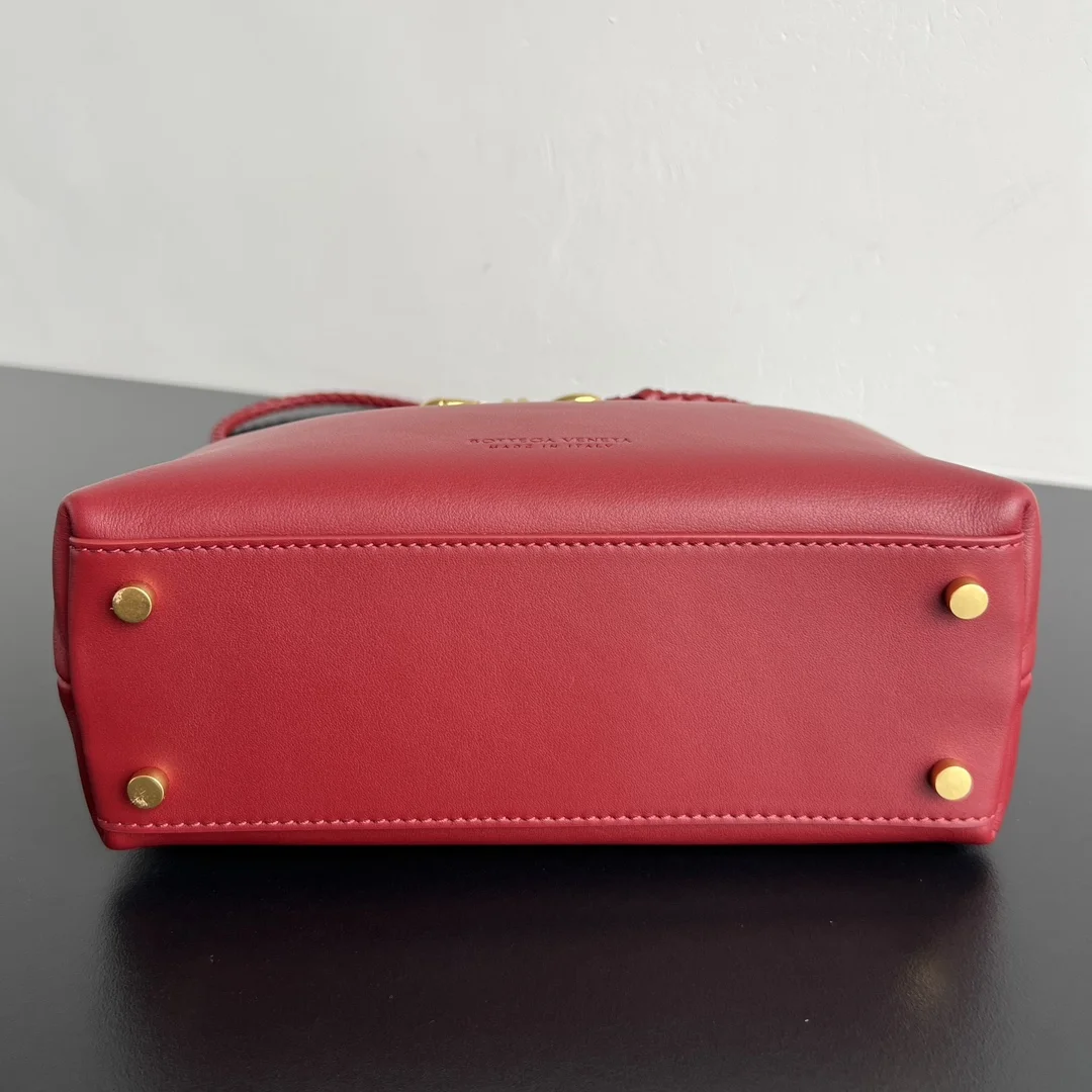 BOTTEGA VENETA Shoulder Bags Calfskin Leather (Red-Gold) 25X22X10 A080202608080857 - Image 4