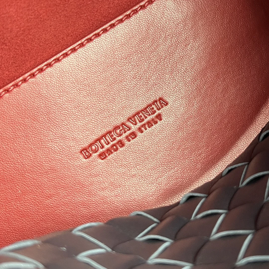 BOTTEGA VENETA Shoulder Bags Calfskin Leather (Red-Gold) 25X22X10 A080202608080857 - Image 8