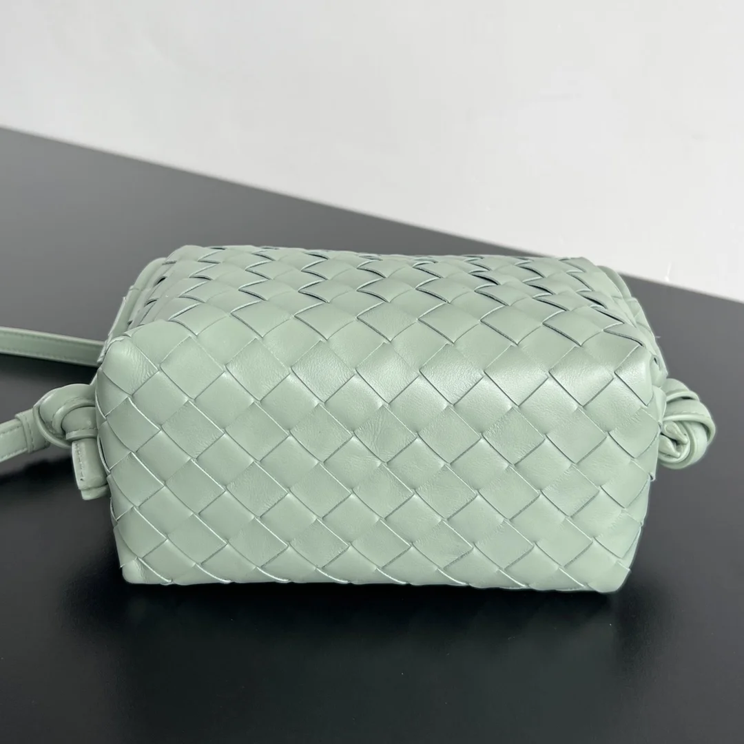 BOTTEGA VENETA Shoulder Bags (Green) 19X12X9CM F80202608080139 - Image 4