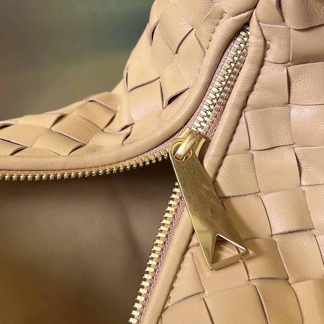 BOTTEGA VENETA Shoulder Bags Intrecciato Lambskin (Beige) 48X40X16CM I30202608080019 - Image 6
