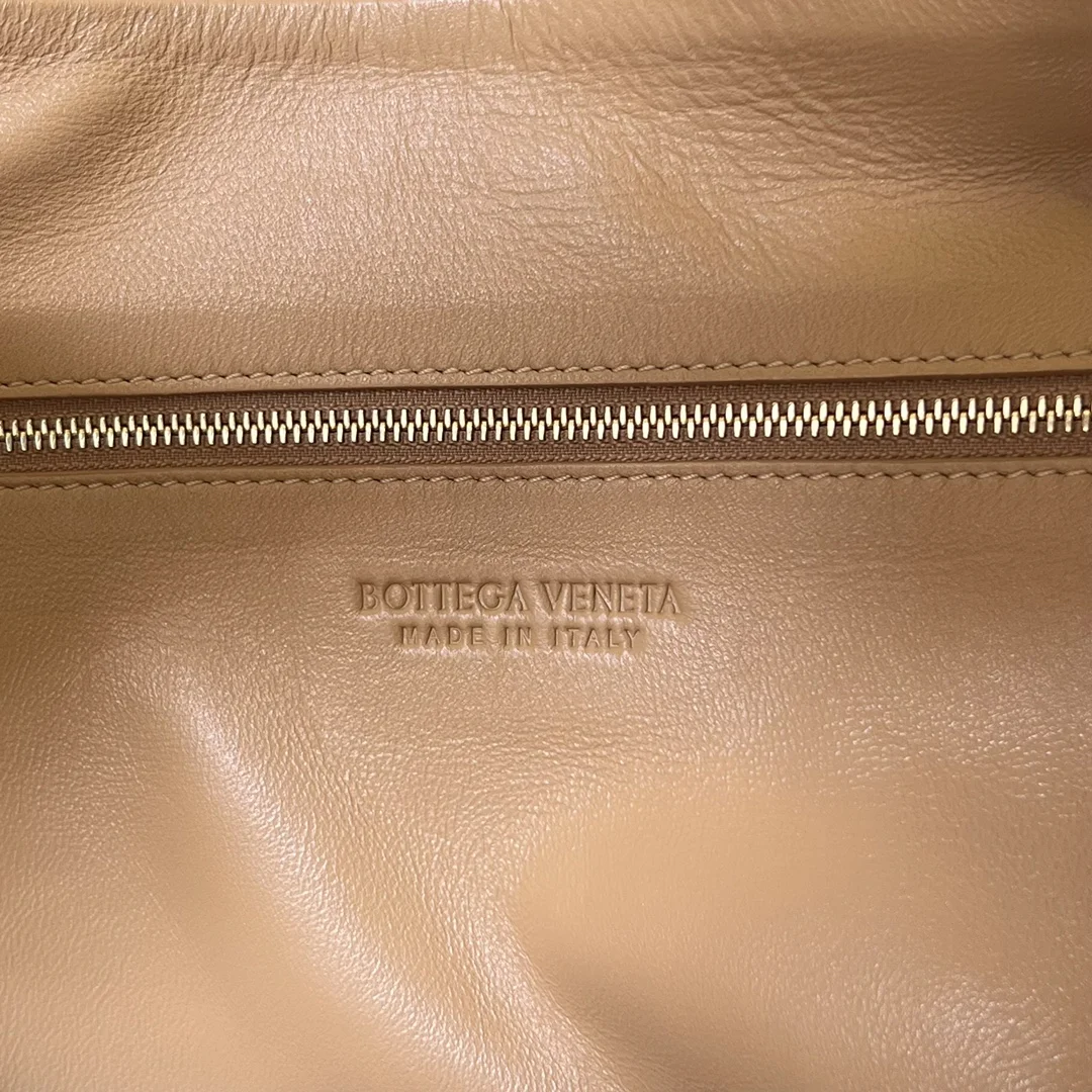 BOTTEGA VENETA Shoulder Bags Intrecciato Lambskin (Beige) 48X40X16CM I30202608080019 - Image 7