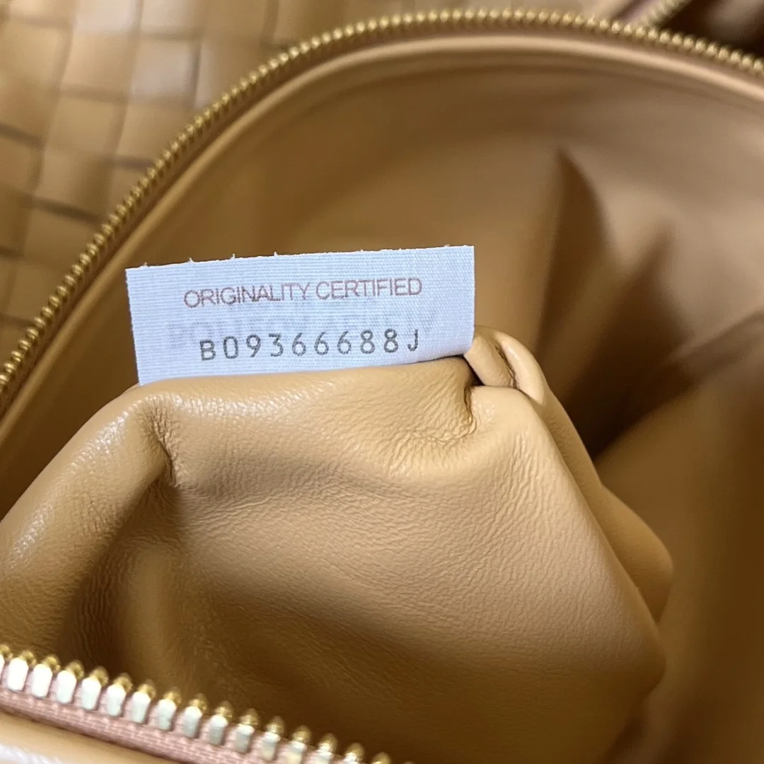 BOTTEGA VENETA Shoulder Bags Intrecciato Lambskin (Beige) 48X40X16CM I30202608080019 - Image 8