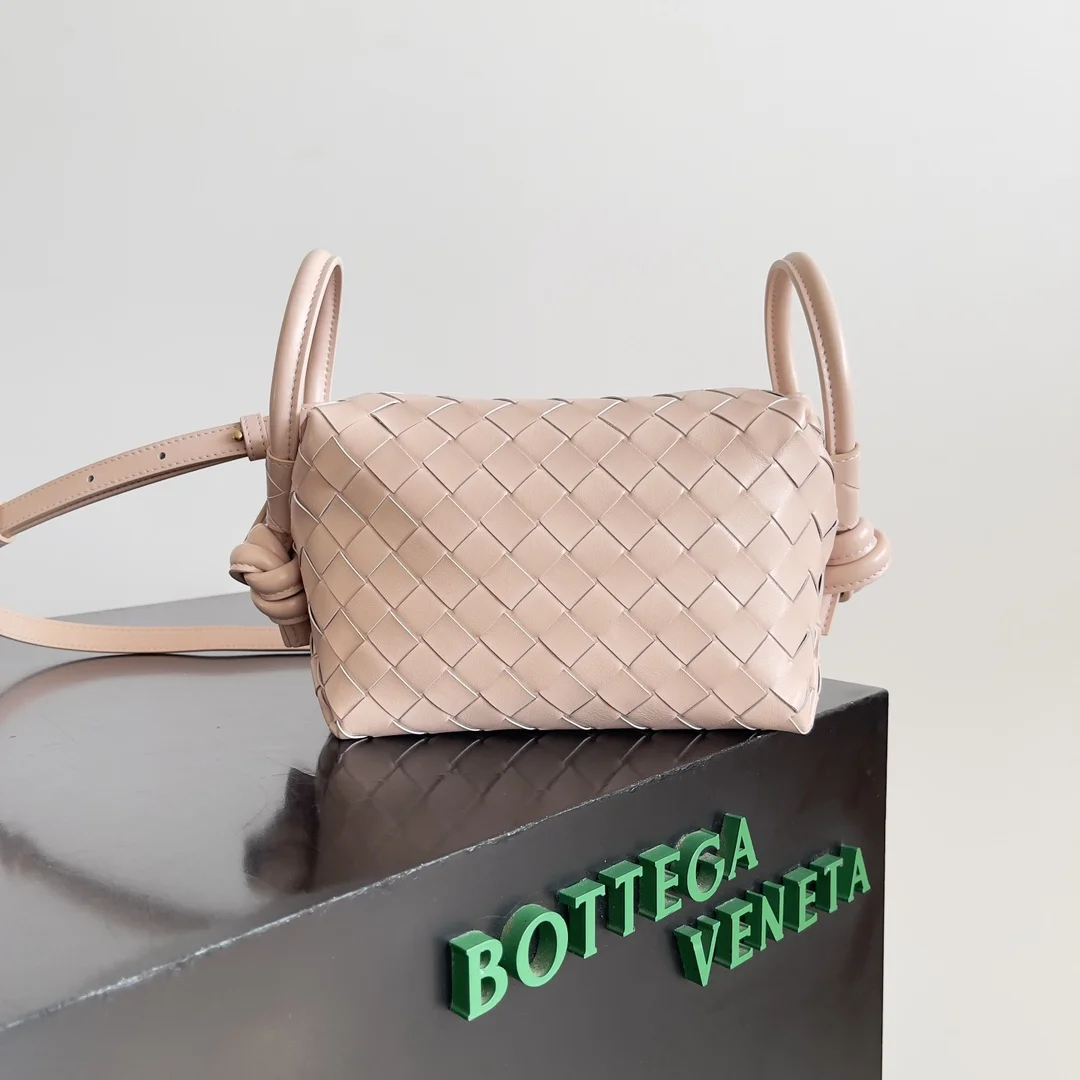 BOTTEGA VENETA Shoulder Bags Intrecciato Leather (Beige) 19X12X9CM F80202608080171