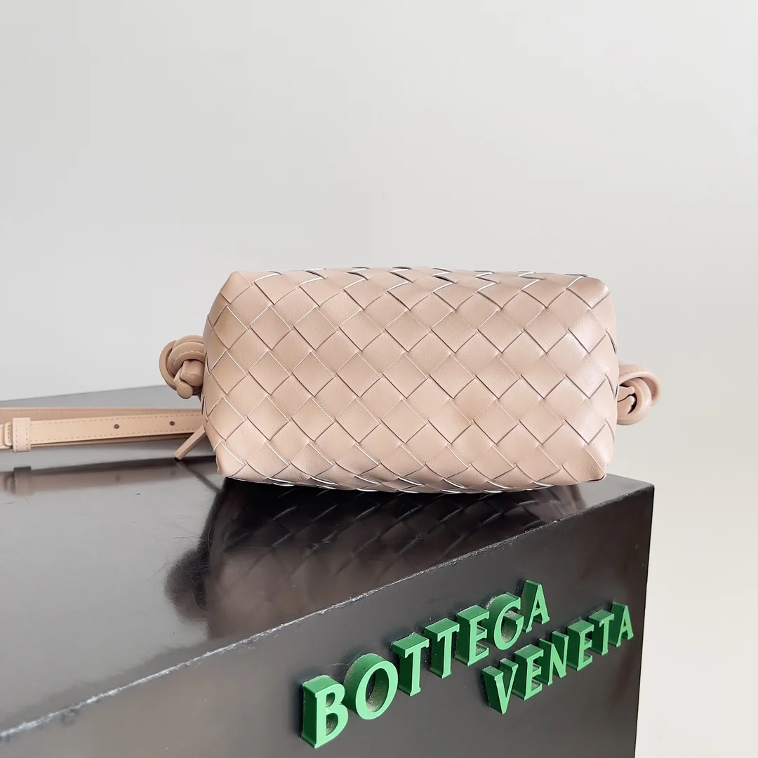 BOTTEGA VENETA Shoulder Bags Intrecciato Leather (Beige) 19X12X9CM F80202608080171 - Image 2