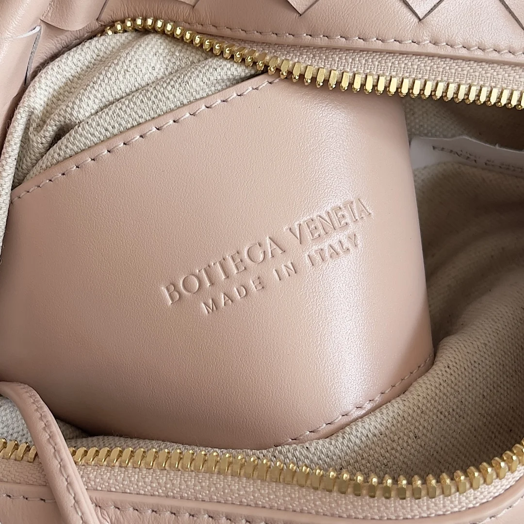 BOTTEGA VENETA Shoulder Bags Intrecciato Leather (Beige) 19X12X9CM F80202608080171 - Image 8