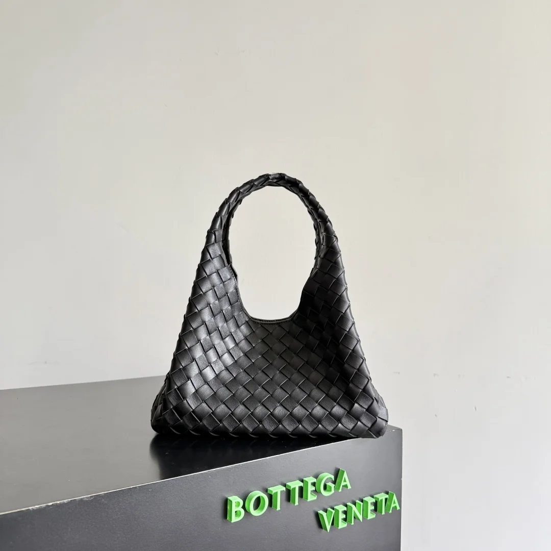 BOTTEGA VENETA Shoulder Bags Intrecciato Leather (Black) 28X16X15CM A060202608080430