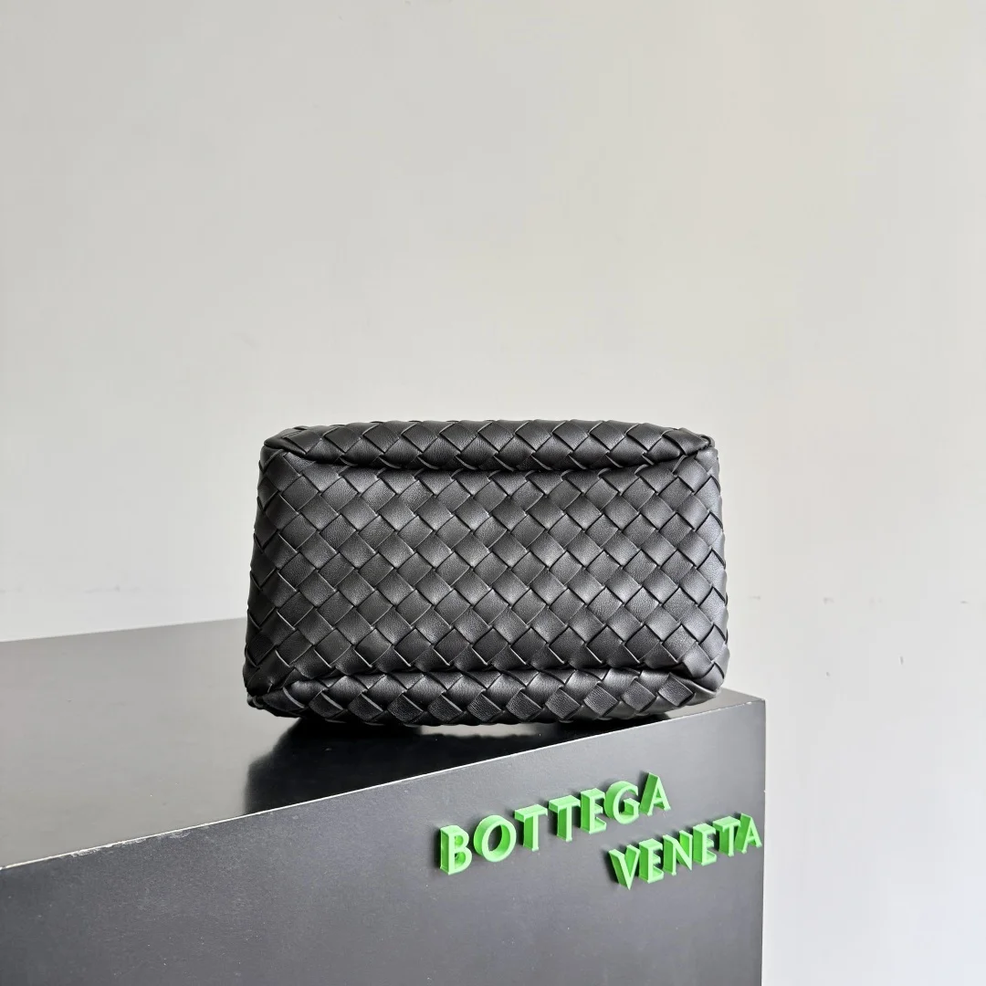BOTTEGA VENETA Shoulder Bags Intrecciato Leather (Black) 28X16X15CM A060202608080430 - Image 4