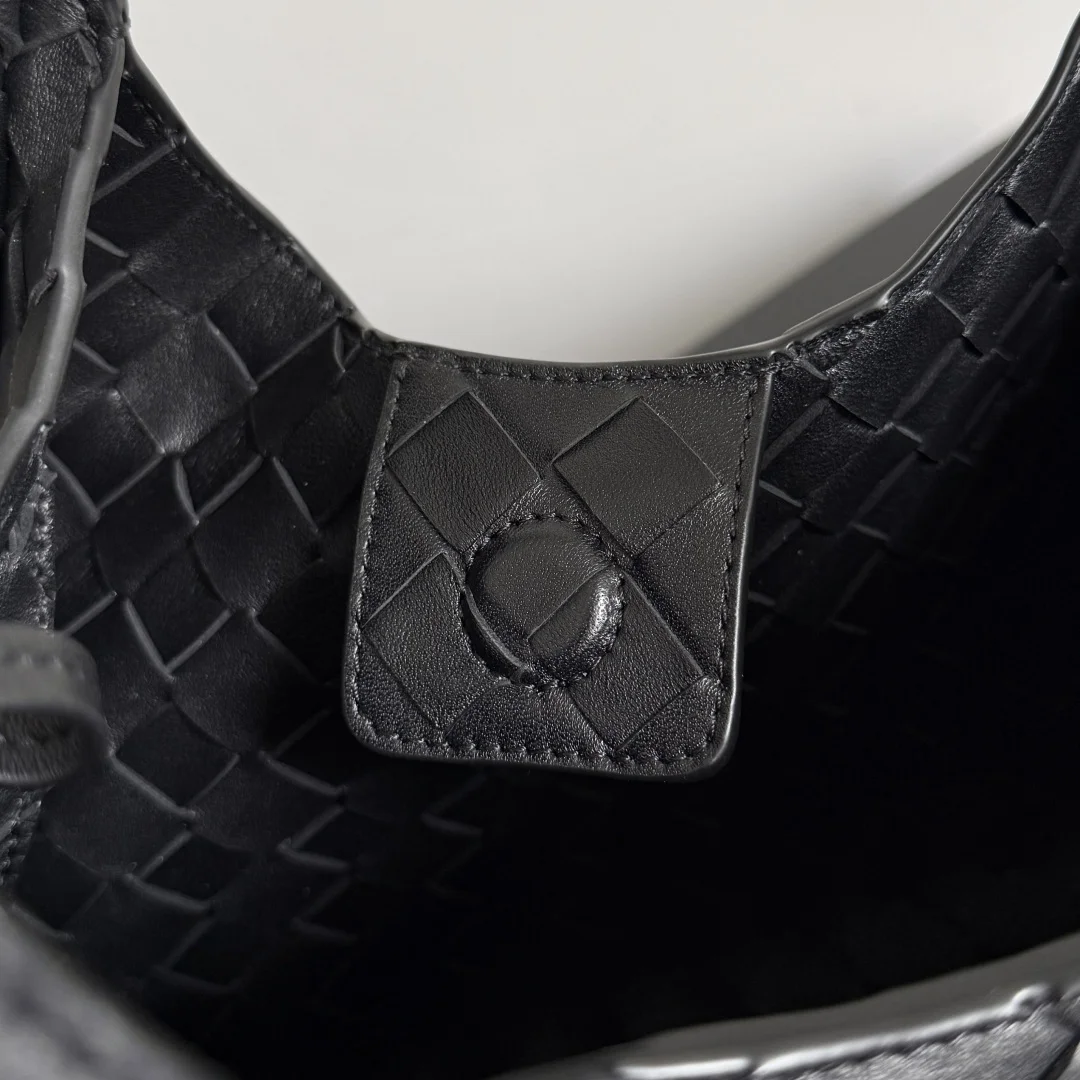 BOTTEGA VENETA Shoulder Bags Intrecciato Leather (Black) 28X16X15CM A060202608080430 - Image 6