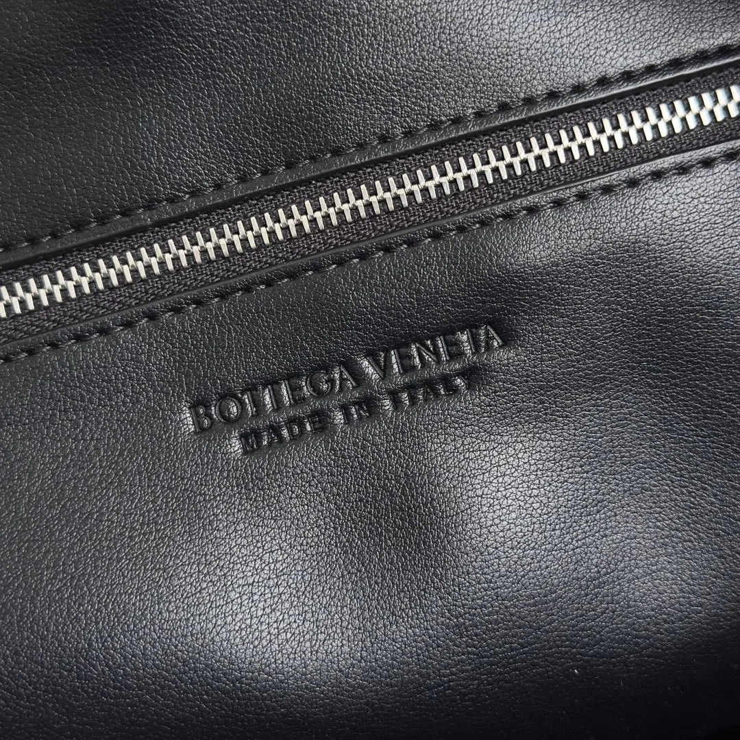 BOTTEGA VENETA Shoulder Bags Intrecciato Leather (Black) 48X40X16CM I30202608080027 - Image 3