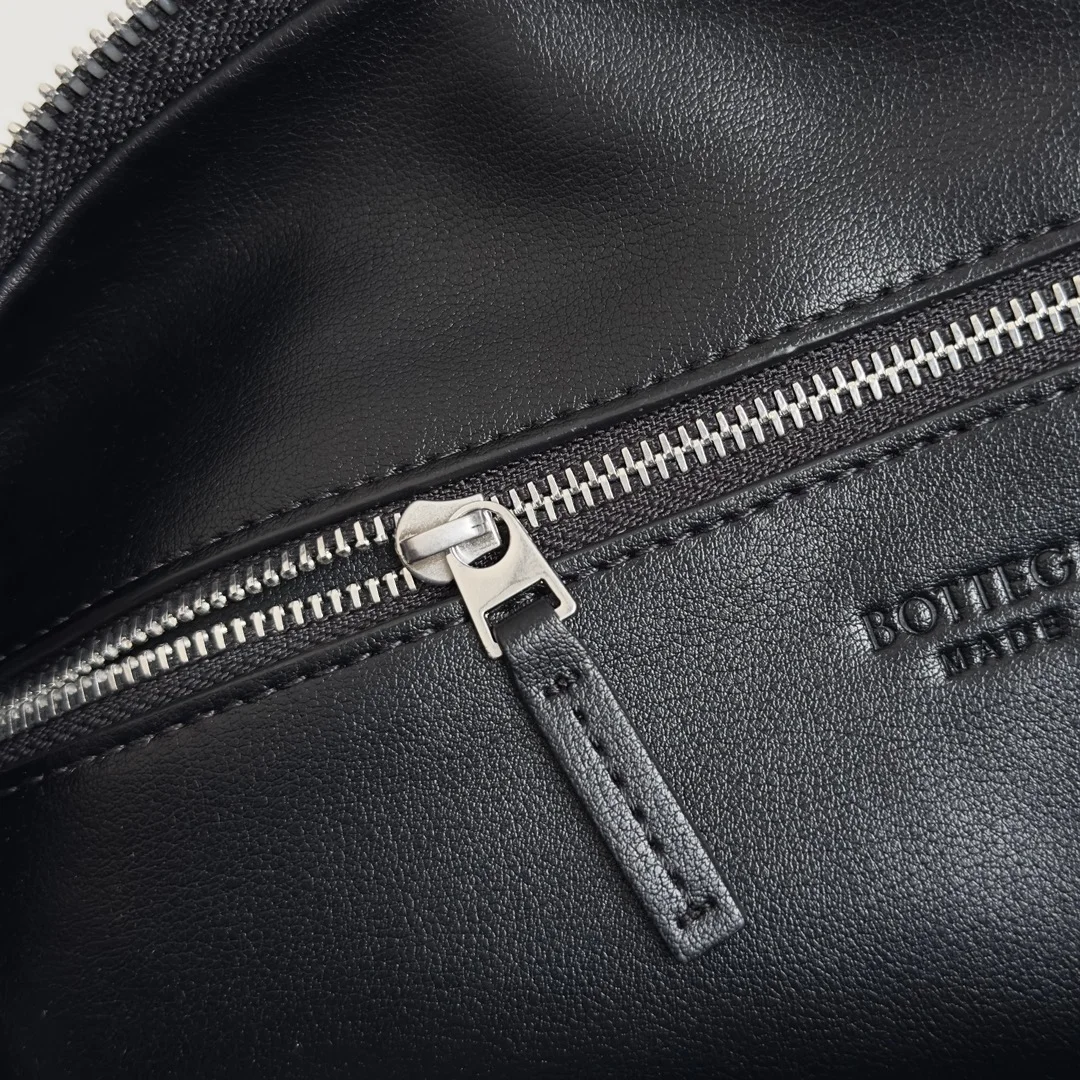 BOTTEGA VENETA Shoulder Bags Intrecciato Leather (Black) 48X40X16CM I30202608080027 - Image 5