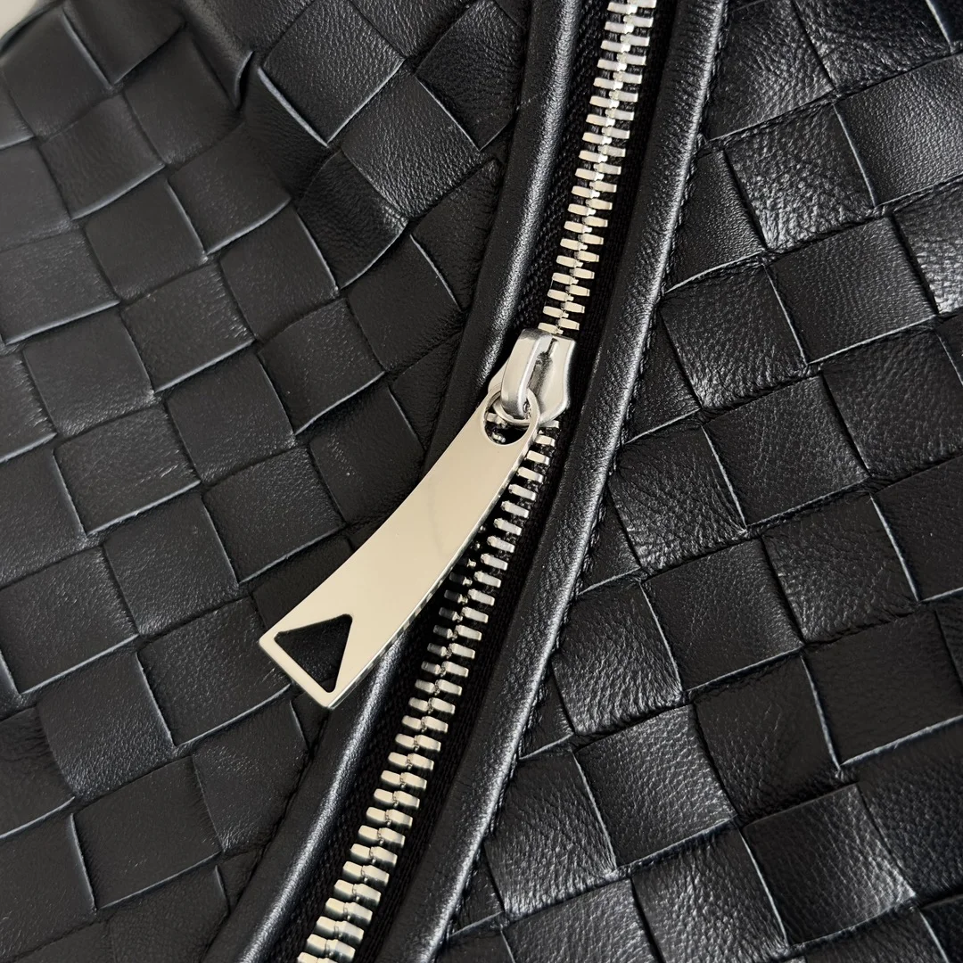 BOTTEGA VENETA Shoulder Bags Intrecciato Leather (Black) 48X40X16CM I30202608080027 - Image 6