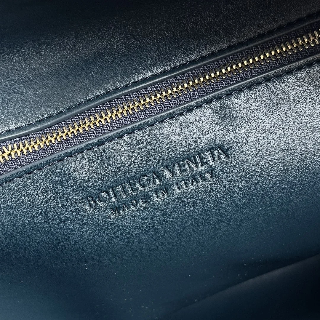BOTTEGA VENETA Shoulder Bags Intrecciato Leather (Blue) 48X40X16CM I30202608080026 - Image 5