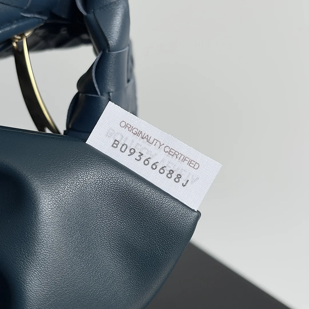 BOTTEGA VENETA Shoulder Bags Intrecciato Leather (Blue) 48X40X16CM I30202608080026 - Image 6