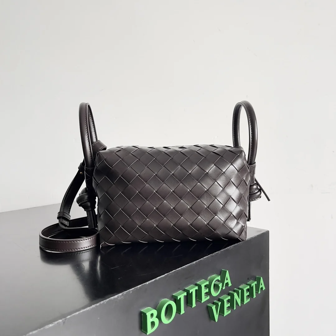 BOTTEGA VENETA Shoulder Bags Intrecciato Leather (Brown) 19X12X9CM F80202608080177