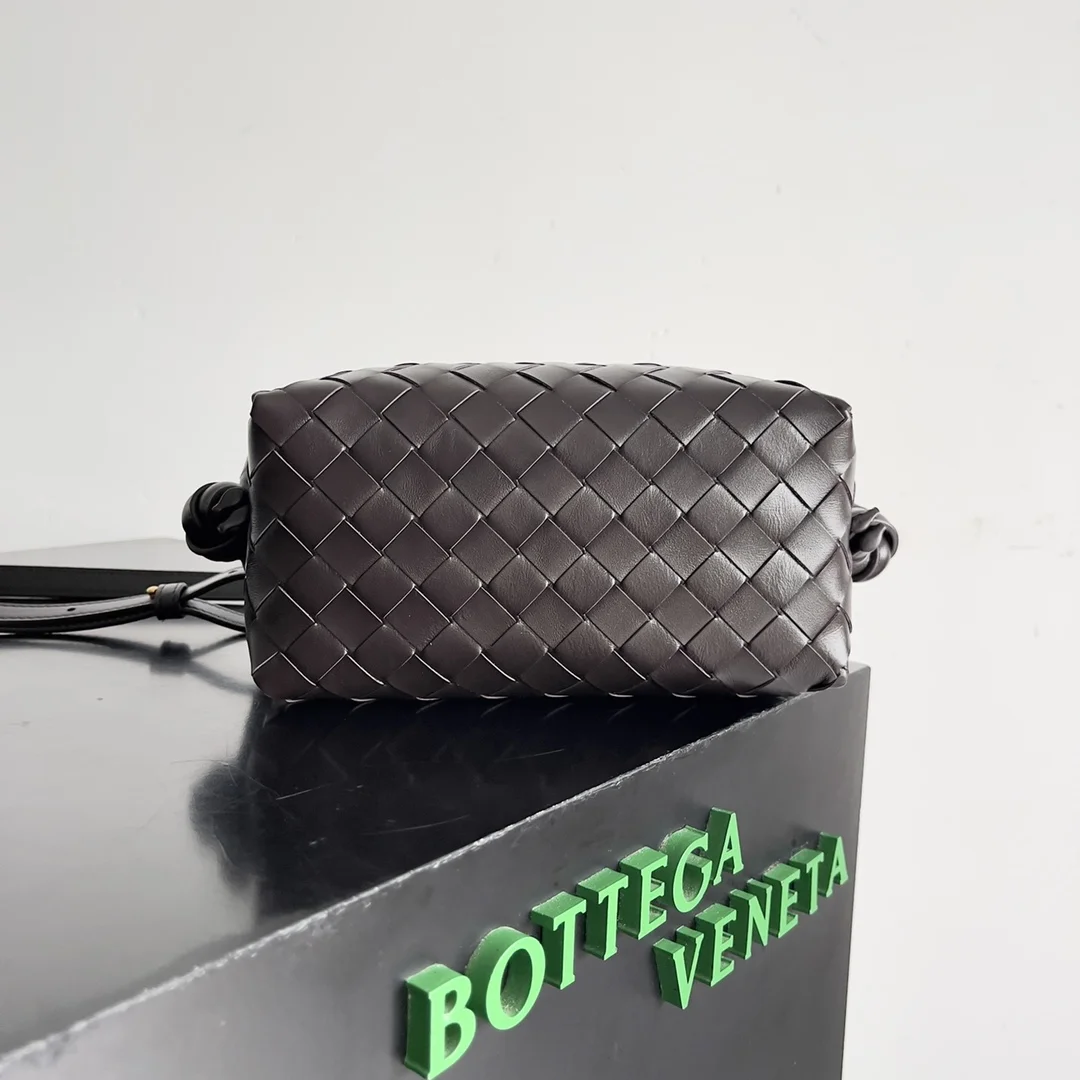 BOTTEGA VENETA Shoulder Bags Intrecciato Leather (Brown) 19X12X9CM F80202608080177 - Image 2