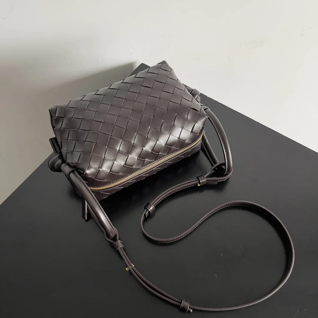 BOTTEGA VENETA Shoulder Bags Intrecciato Leather (Brown) 19X12X9CM F80202608080177 - Image 3