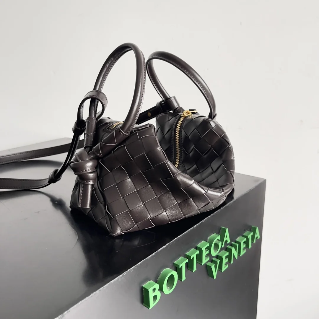 BOTTEGA VENETA Shoulder Bags Intrecciato Leather (Brown) 19X12X9CM F80202608080177 - Image 5