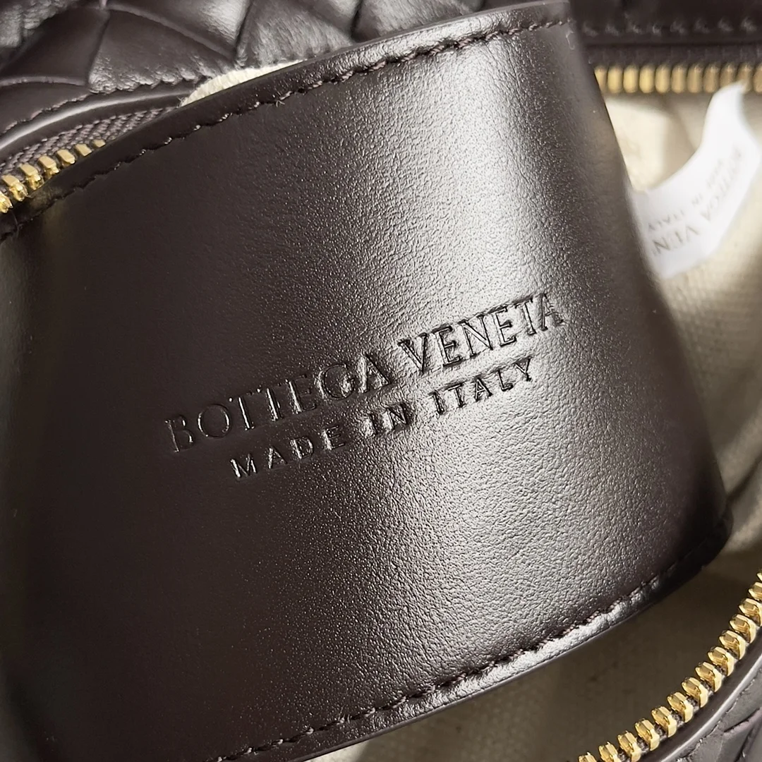 BOTTEGA VENETA Shoulder Bags Intrecciato Leather (Brown) 19X12X9CM F80202608080177 - Image 8