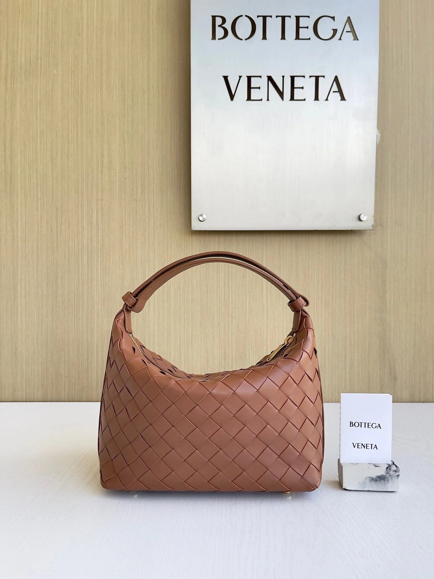 BOTTEGA VENETA Shoulder Bags Intrecciato Leather (Brown) 22X13X9CM F80202608080211