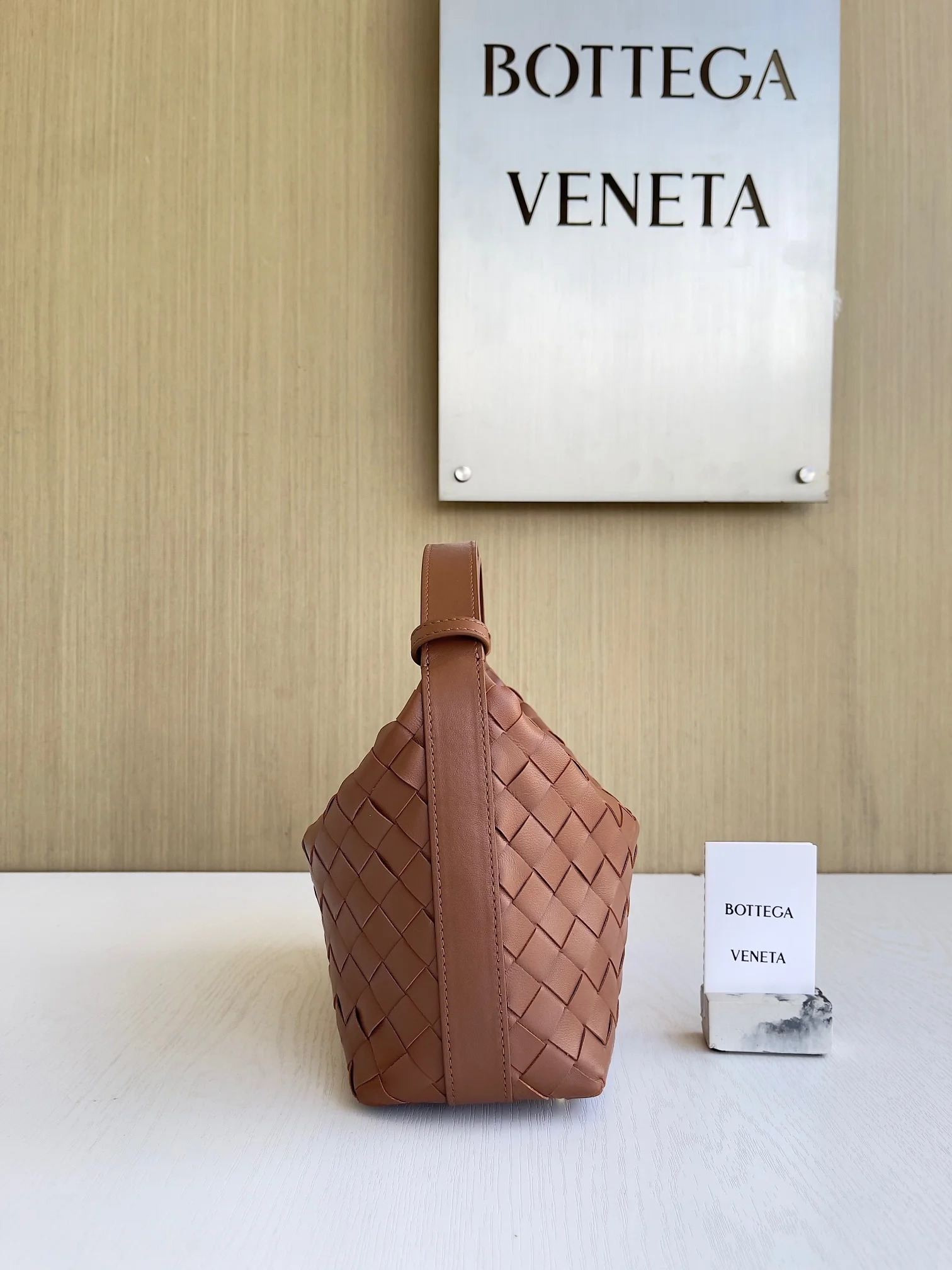 BOTTEGA VENETA Shoulder Bags Intrecciato Leather (Brown) 22X13X9CM F80202608080211 - Image 2