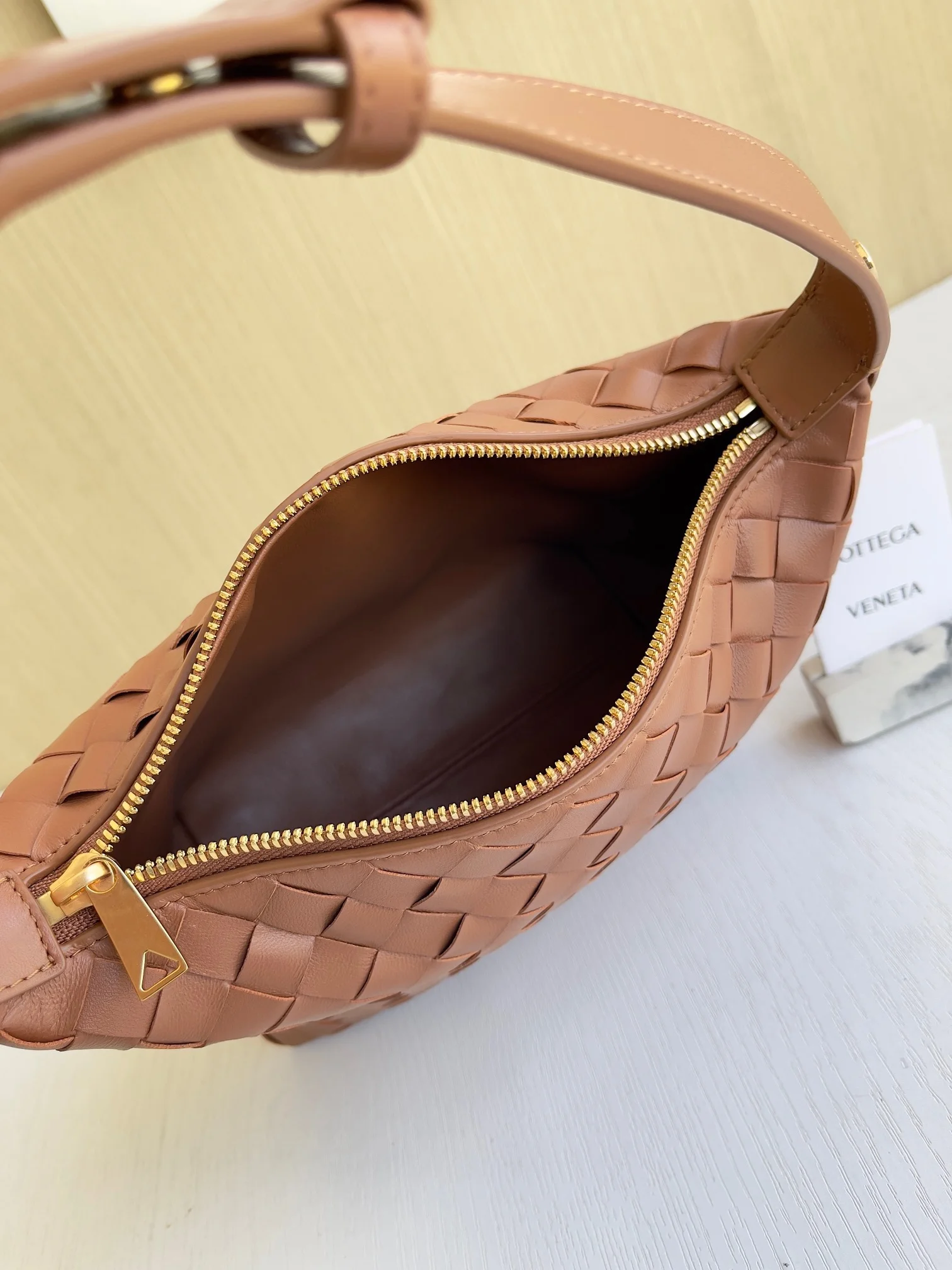BOTTEGA VENETA Shoulder Bags Intrecciato Leather (Brown) 22X13X9CM F80202608080211 - Image 9