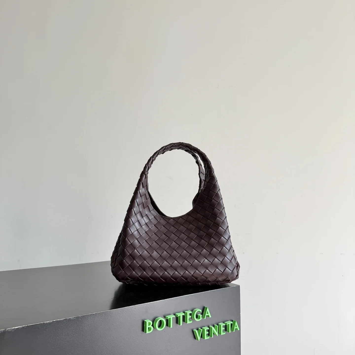 BOTTEGA VENETA Shoulder Bags Intrecciato Leather (Brown) 28X16X15CM A060202608080818