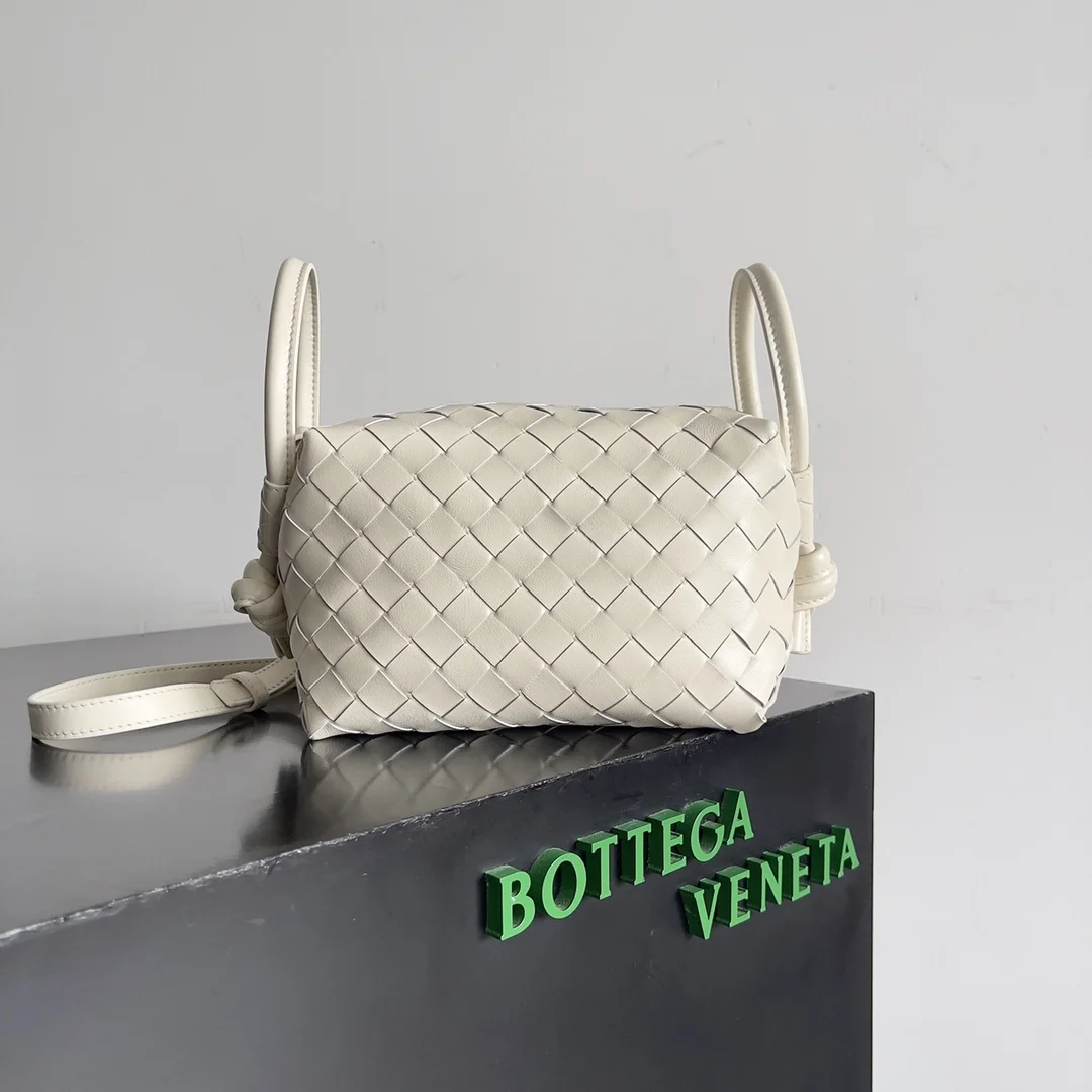 BOTTEGA VENETA Shoulder Bags Intrecciato Leather (Cream) 19X12X9CM F80202608080168
