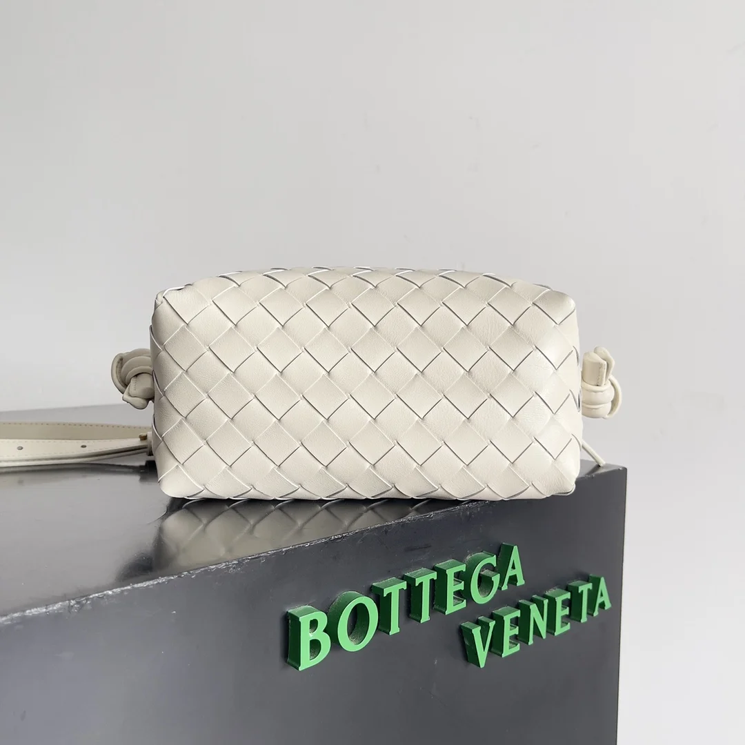 BOTTEGA VENETA Shoulder Bags Intrecciato Leather (Cream) 19X12X9CM F80202608080168 - Image 2