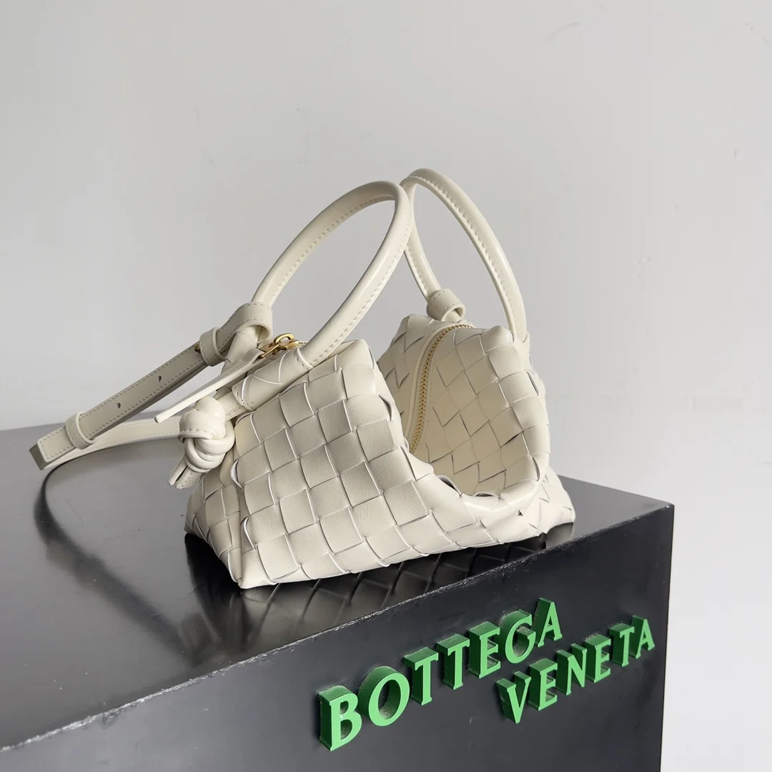 BOTTEGA VENETA Shoulder Bags Intrecciato Leather (Cream) 19X12X9CM F80202608080168 - Image 5